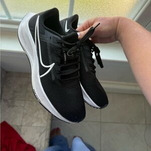 Black women’s 8 Nike air zoom Pegasus 38